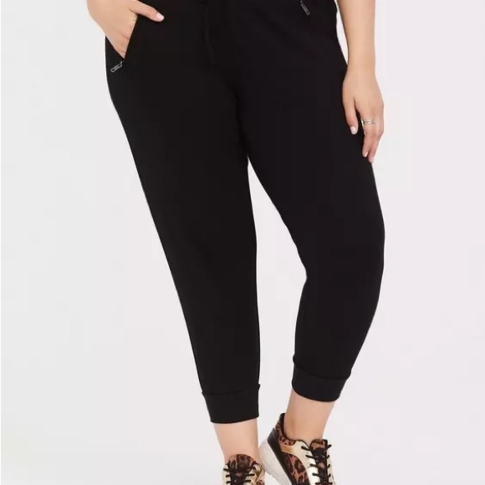NWT Torrid Premium Ponte Zip Pocket Jogger - Black | Sz 1 - Picture 3 of 7